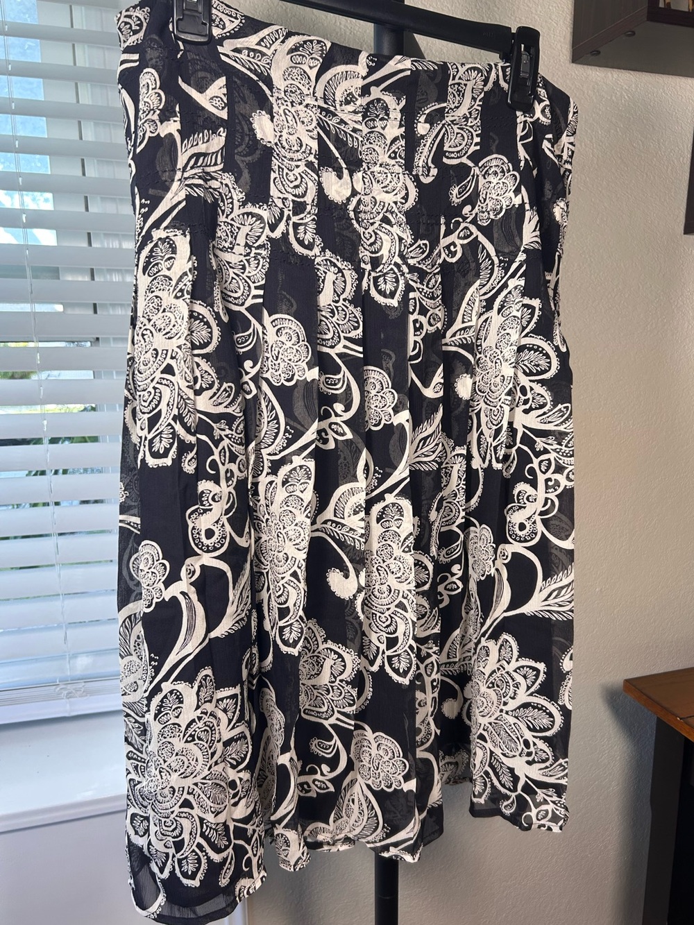 Oscar de la Renta Classic Black/White Floral Pleated Skirt, 100% Silk Chiffon.